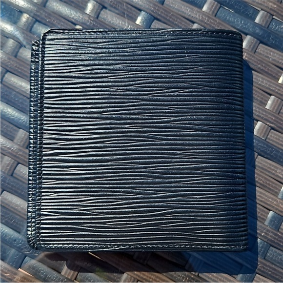Louis Vuitton Black Epi Wallet EUC - Picture 3 of 13
